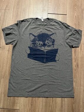 Gray Cat Reading Graphic T-Shirt XL